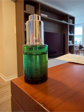 Emerald Glass Spray Bottle with Silver Pump